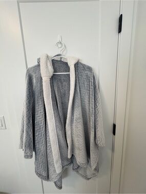 La Vie En Rose Gray Hooded Plush Poncho